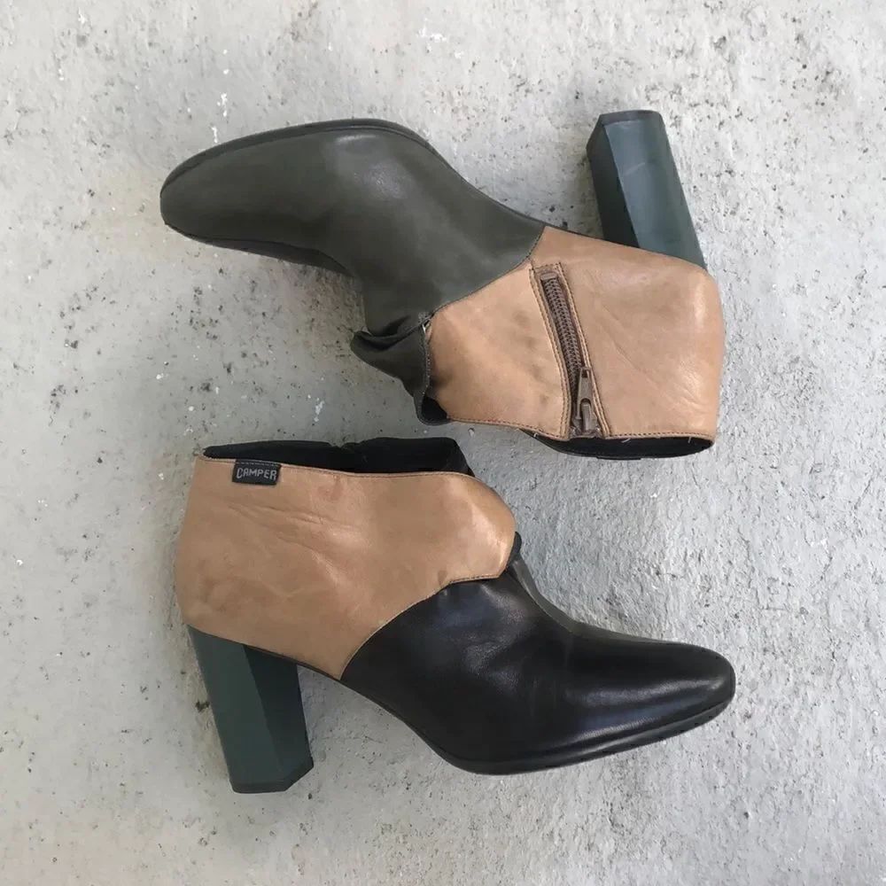Camper TWS, color block booties